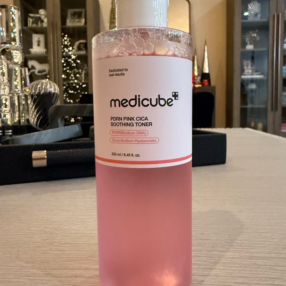Medicube PDRN PINK CICA SOOTHING TONER - Picture 2 of 3